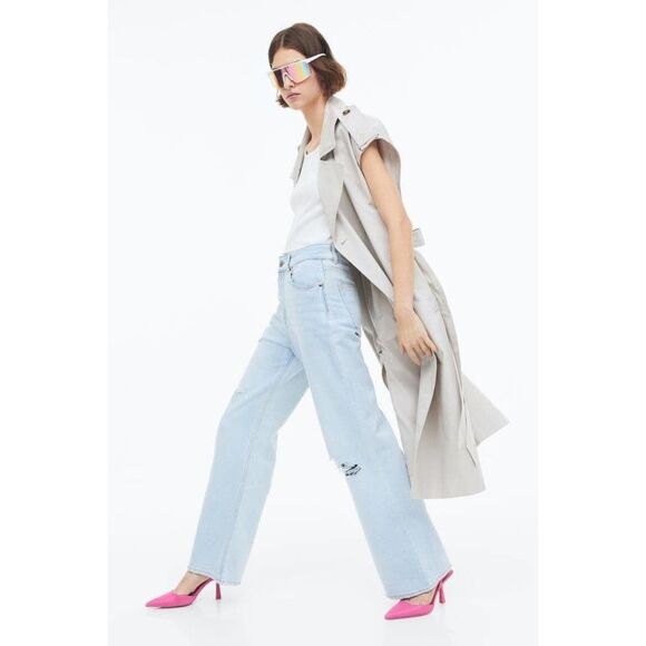 H&M EUC High Rise Wide Leg Jeans Size 6 Light Wash Distressed - Picture 4 of 15